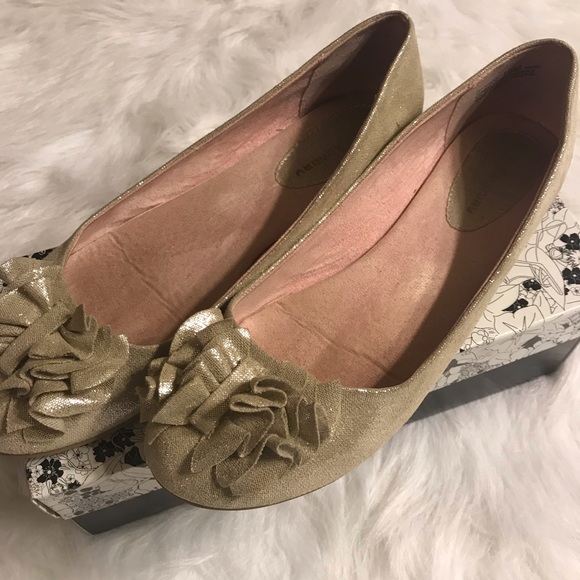 Champagne colored flats - Picture 3 of 6